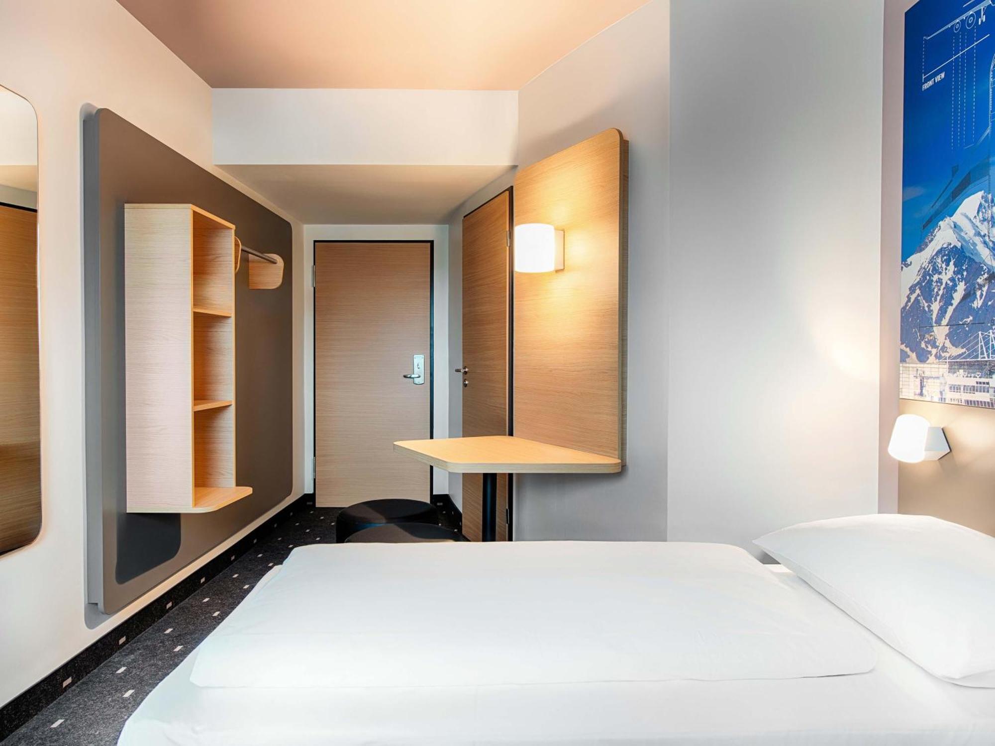 Twin Room,1705596130:JPEG